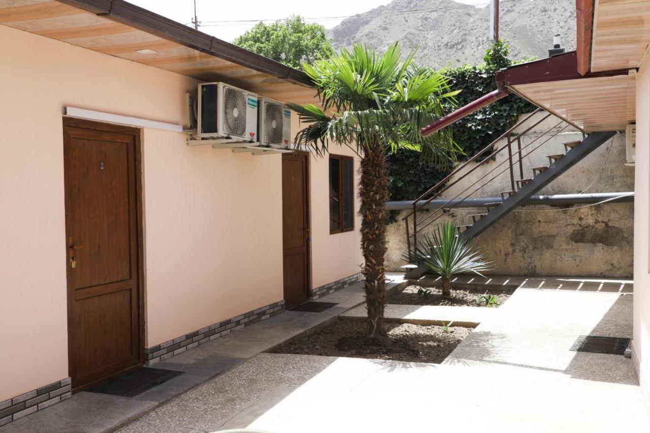 فندق Naberejni Meghri المظهر الخارجي الصورة