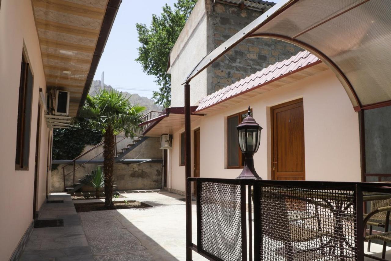 فندق Naberejni Meghri المظهر الخارجي الصورة